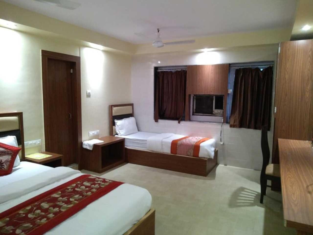 Rk Hotel-Near Grant Road Railway Station Bombay Eksteriør billede