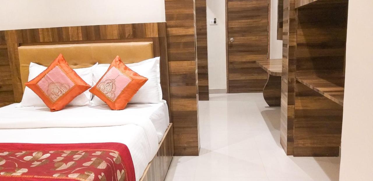 Rk Hotel-Near Grant Road Railway Station Bombay Eksteriør billede