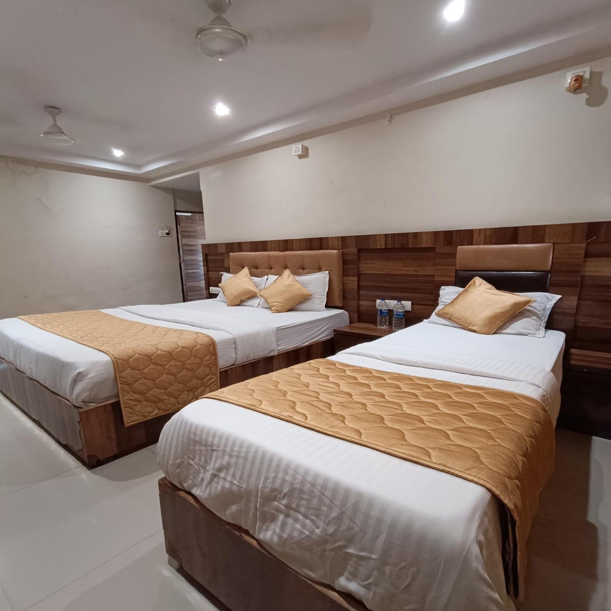 Rk Hotel-Near Grant Road Railway Station Bombay Eksteriør billede