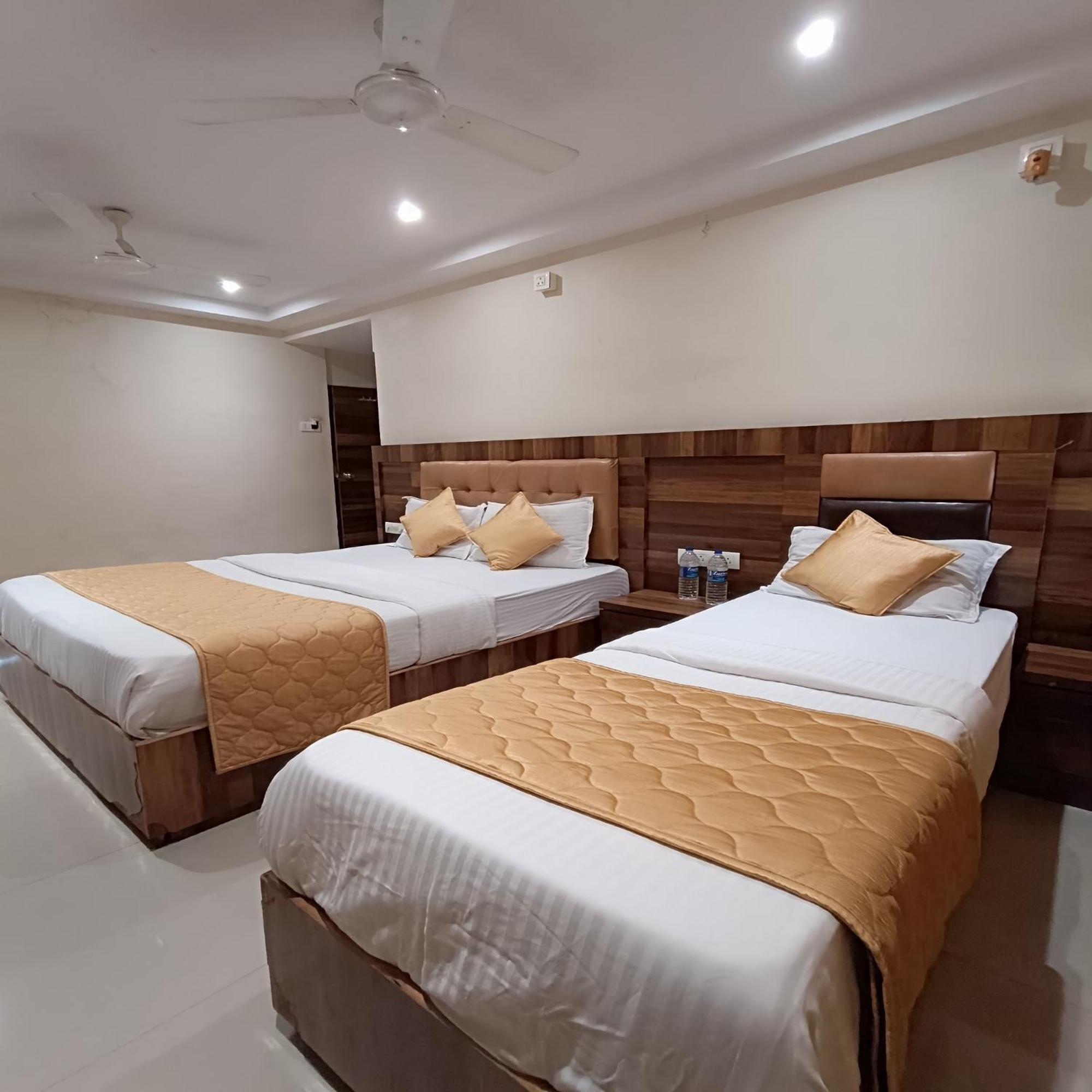 Rk Hotel-Near Grant Road Railway Station Bombay Eksteriør billede