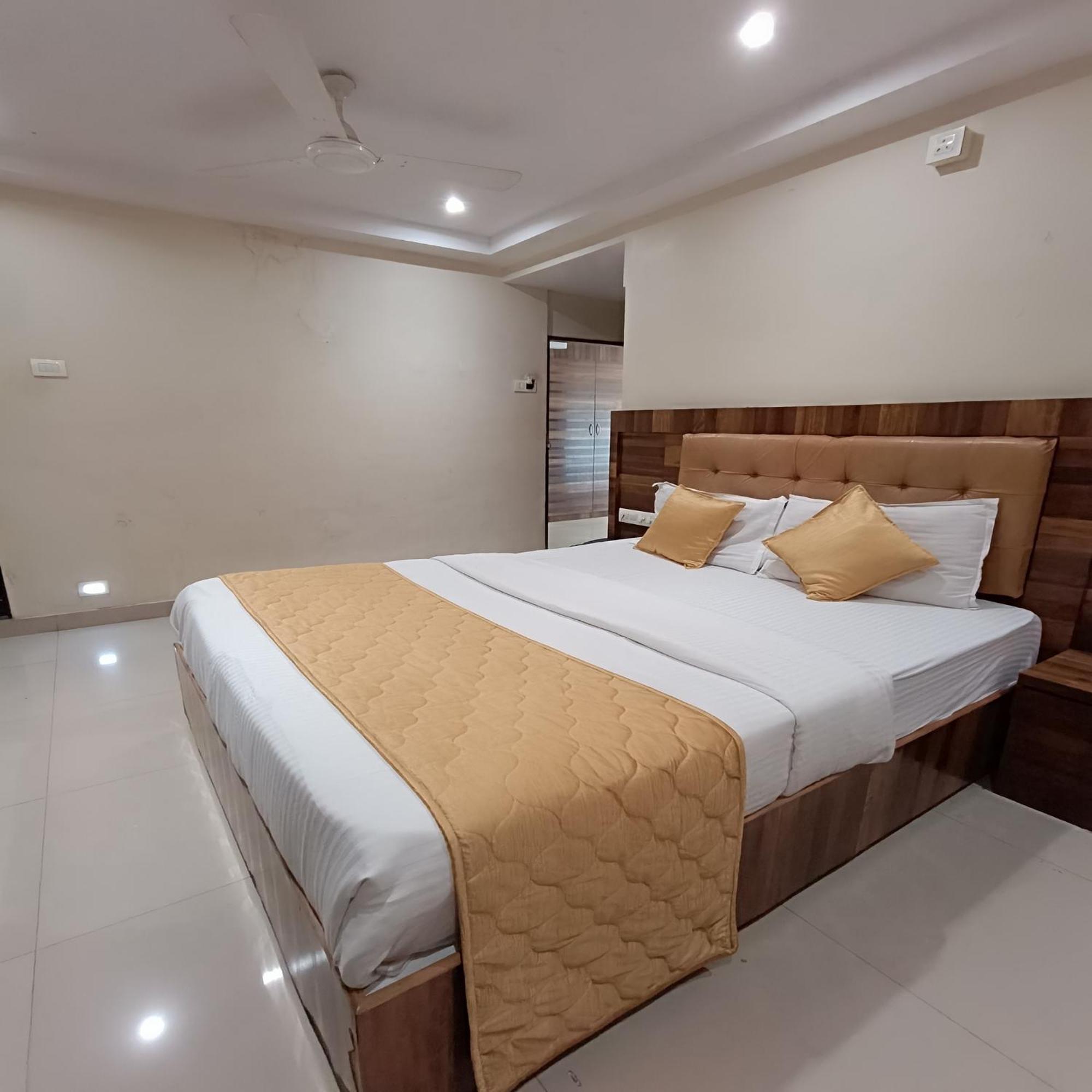 Rk Hotel-Near Grant Road Railway Station Bombay Eksteriør billede