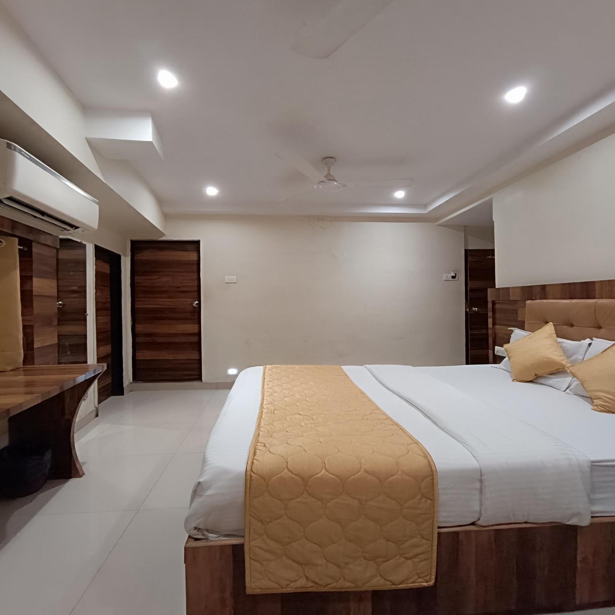 Rk Hotel-Near Grant Road Railway Station Bombay Eksteriør billede